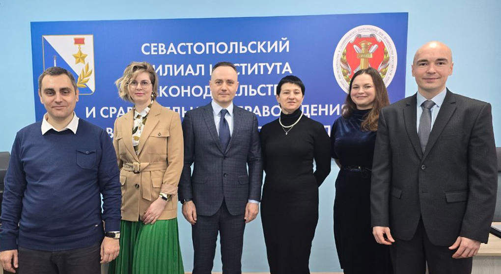 С Днем воссоединения Крыма и Севастополя с Россией!