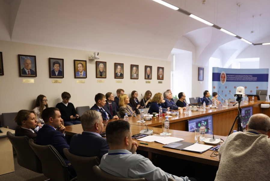 XIII Общероссийское годовое собрание теоретиков права. Секция «Теоретико-правовая наука на современном этапе: переосмысливая наследие В. В. Лазарева» XIII Общероссийское годовое собрание теоретиков права. Секция «Теоретико-правовая наука на современном этапе: переосмысливая наследие В. В. Лазарева»