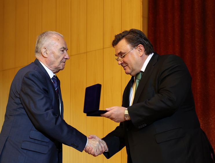 К 85-летию со дня рождения Валерия Васильевича Лазарева